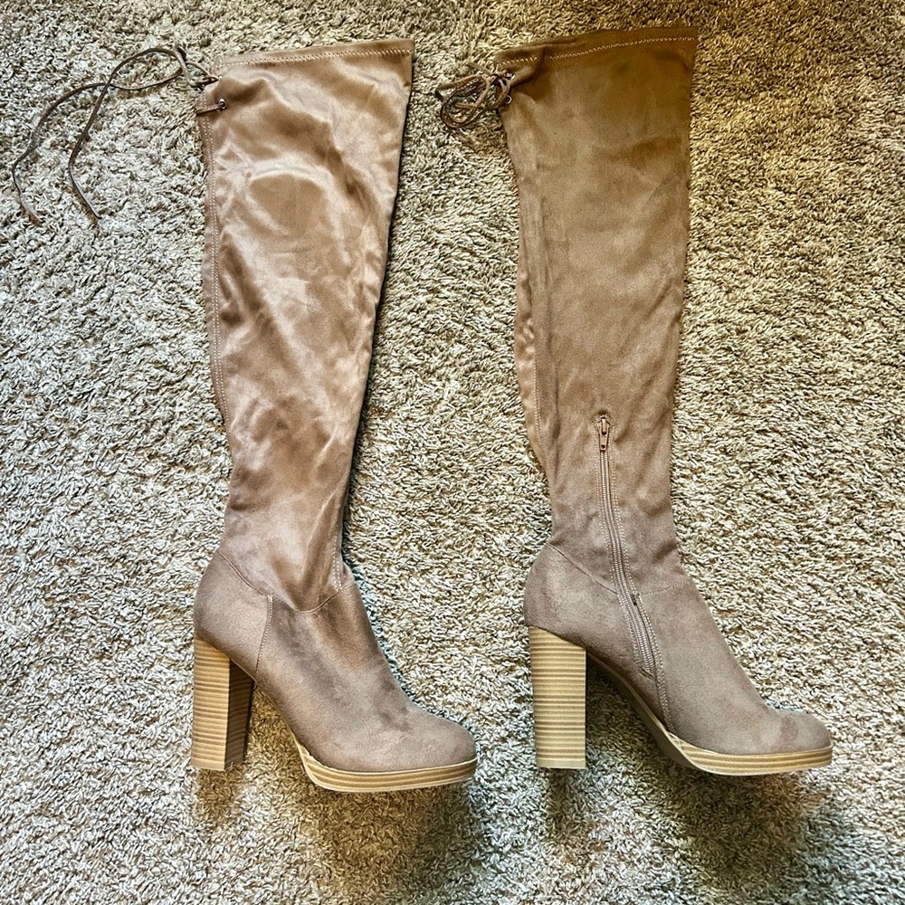 Elegant Tan Knee-High Women's Boots Size 8